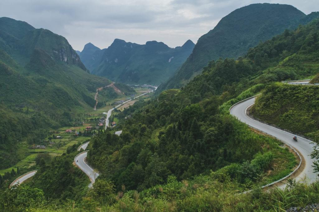 ha giang vietnam mountain road