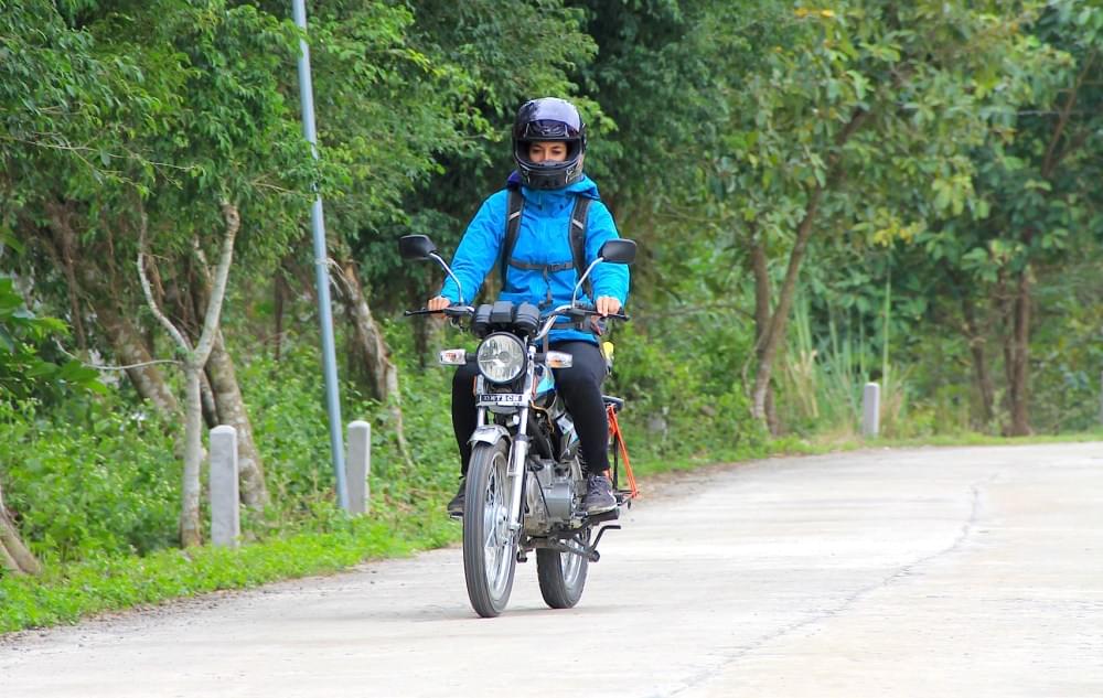 enjoying the open road in vietnam on a detech win