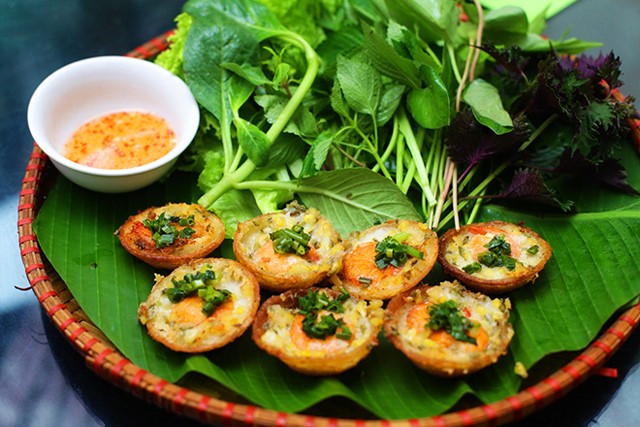 Attractive cuisine of Ben Thanh market