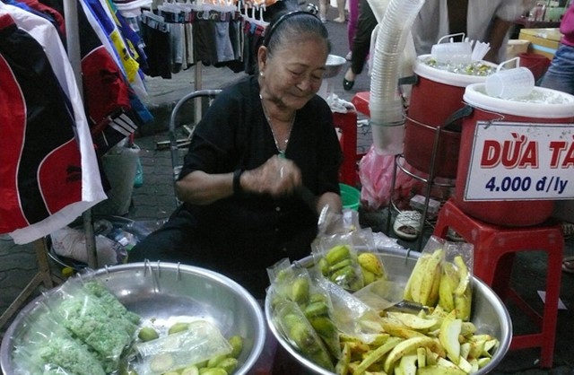 Hanh Thong Tay Night Market