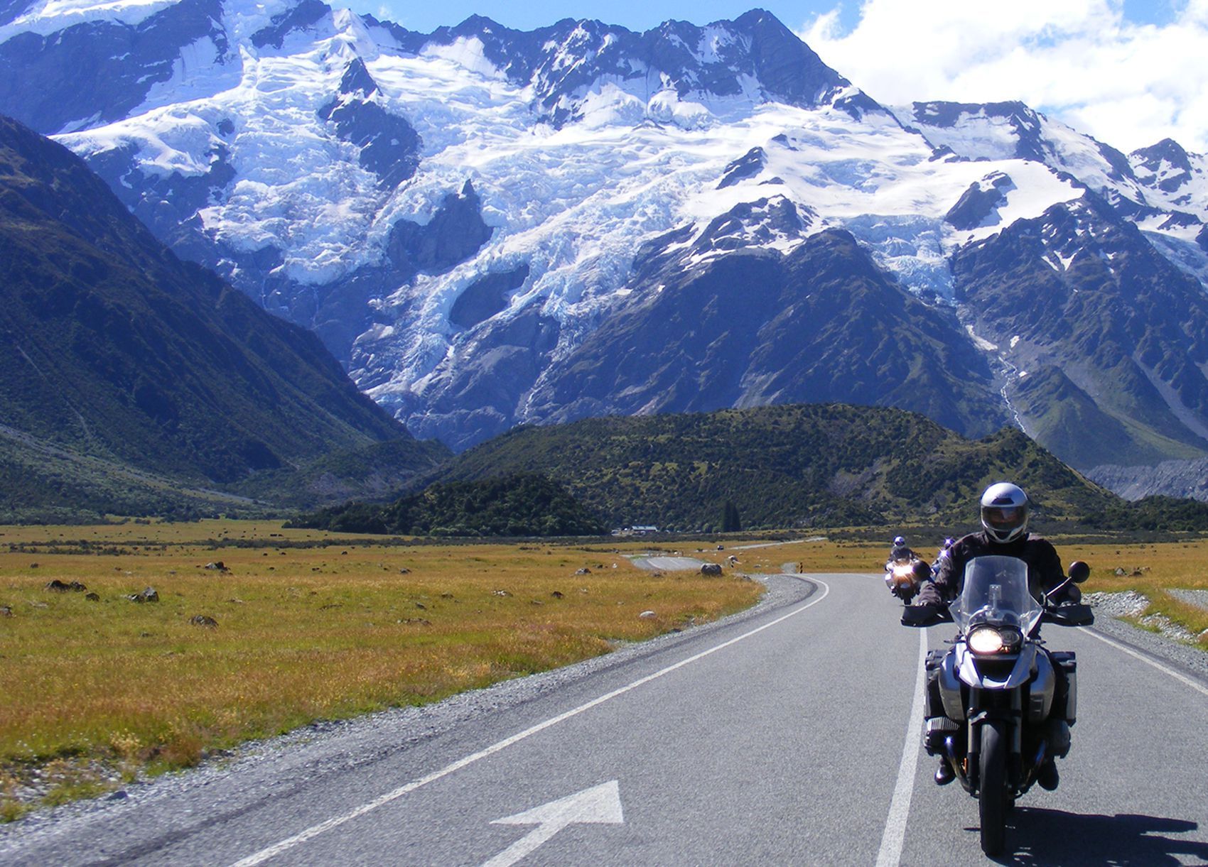 Mt content. Мотоцикл для путешествий. Мотоцикл в горах. Путешествие на мотоцикле в горах. Мотоцикл на дороге.