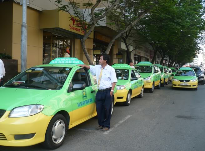 how much is taxi fare from ho chi minh airport to city