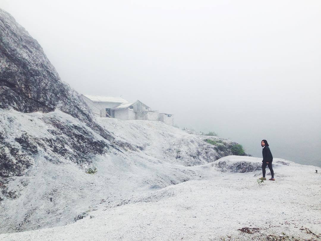 The white-mountain in Thung Khe pass