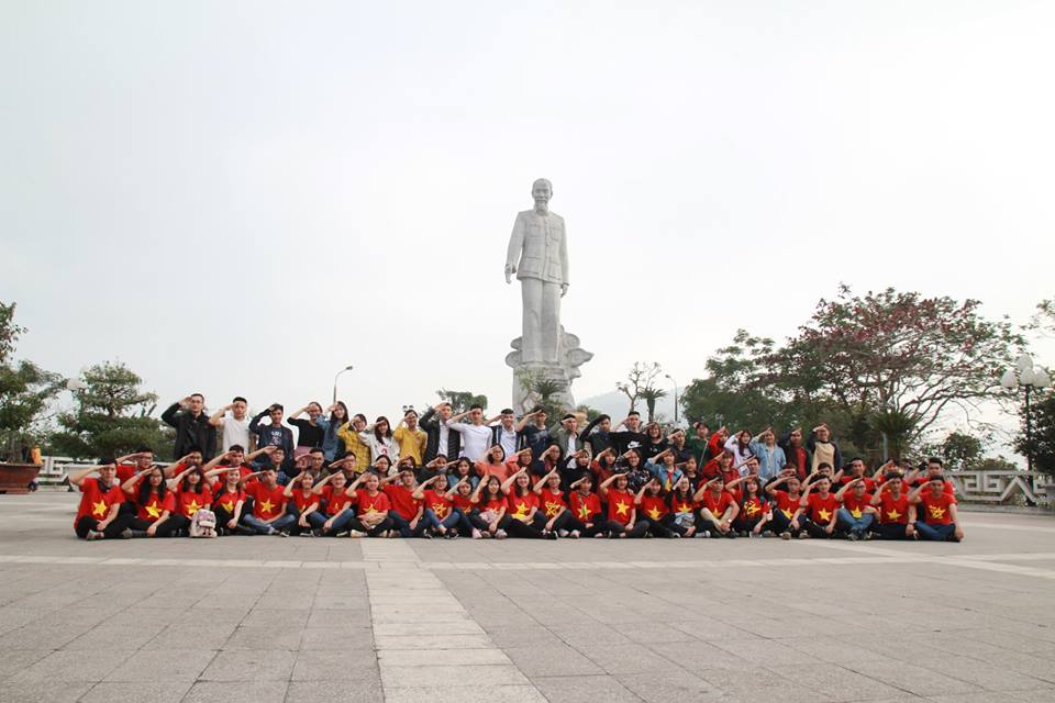 Vietnamese young and the statue of Ho Chi Minh president in Hoa Binh hydropower lake