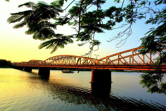 Trang Tien bridge