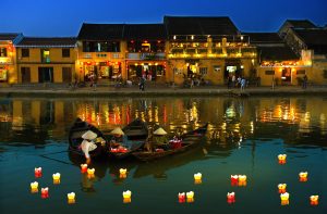 hoi an old town river boat ride lantern