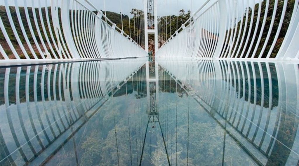 bach long glass bridge 