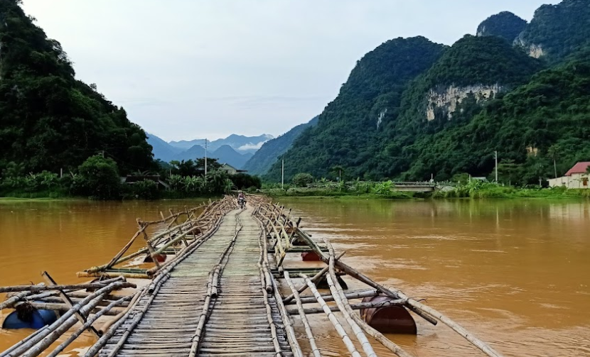 wooden bridge vietnam