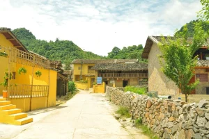 Lo Lo Chai Village (4 & 5 Day Tours)