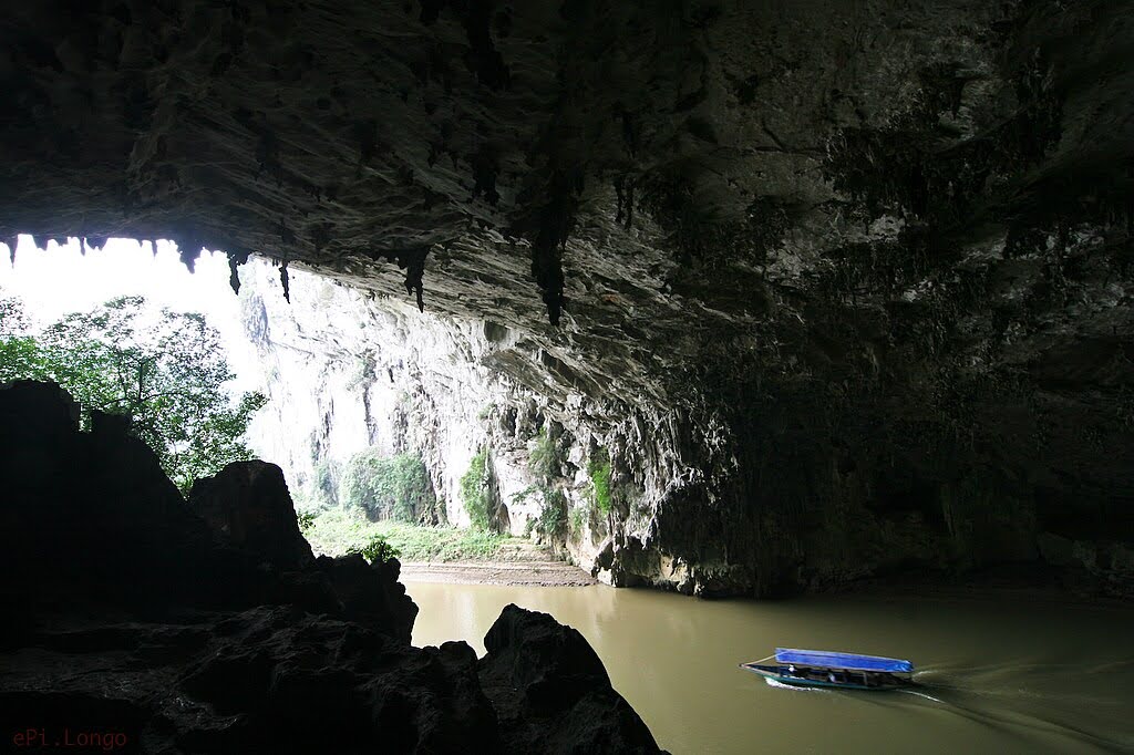 Puong Cave Dong Puong Cave