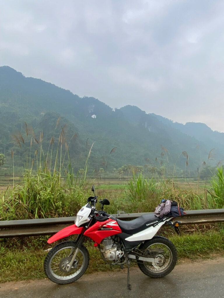 Na Hang, Tuyen Quang 4 honda xr 150 near na hang and the hole mountain