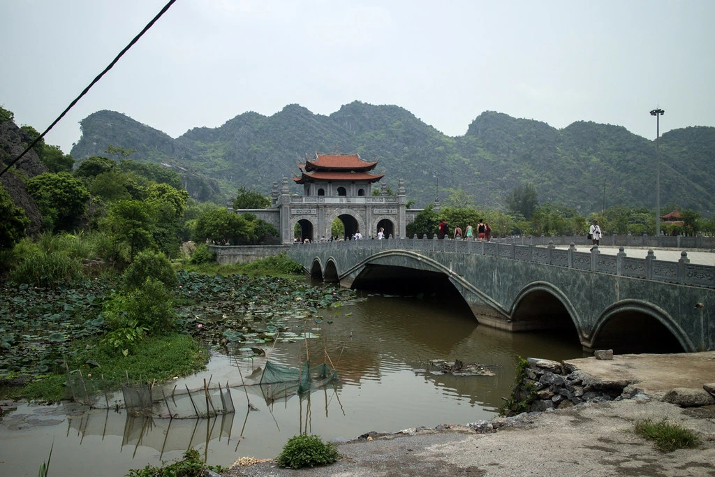 hoa lu ancient capital near to ninh binh 