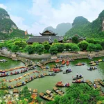 trang an boat tour near ninh binh